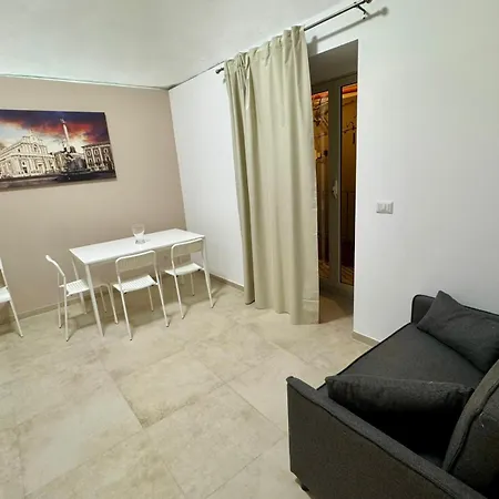 Helena's House Apartman Catania